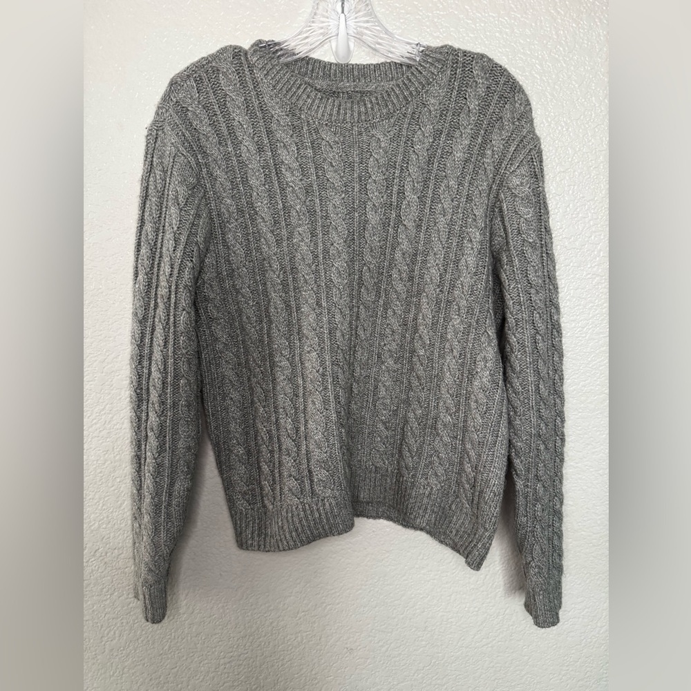 Abercrombie & Fitch Gray Cable Knit Sweater
